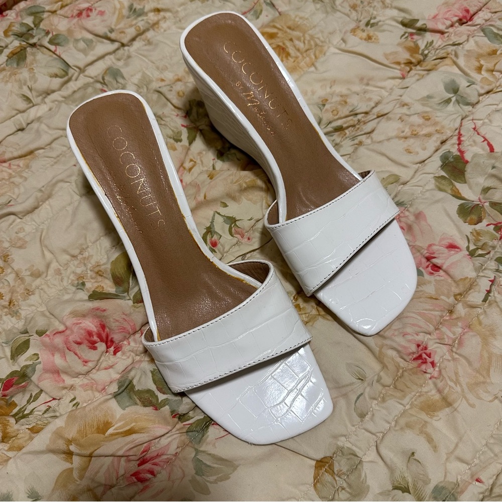 Coconuts by Matisse White Wedge Croc Sandals Size 7
